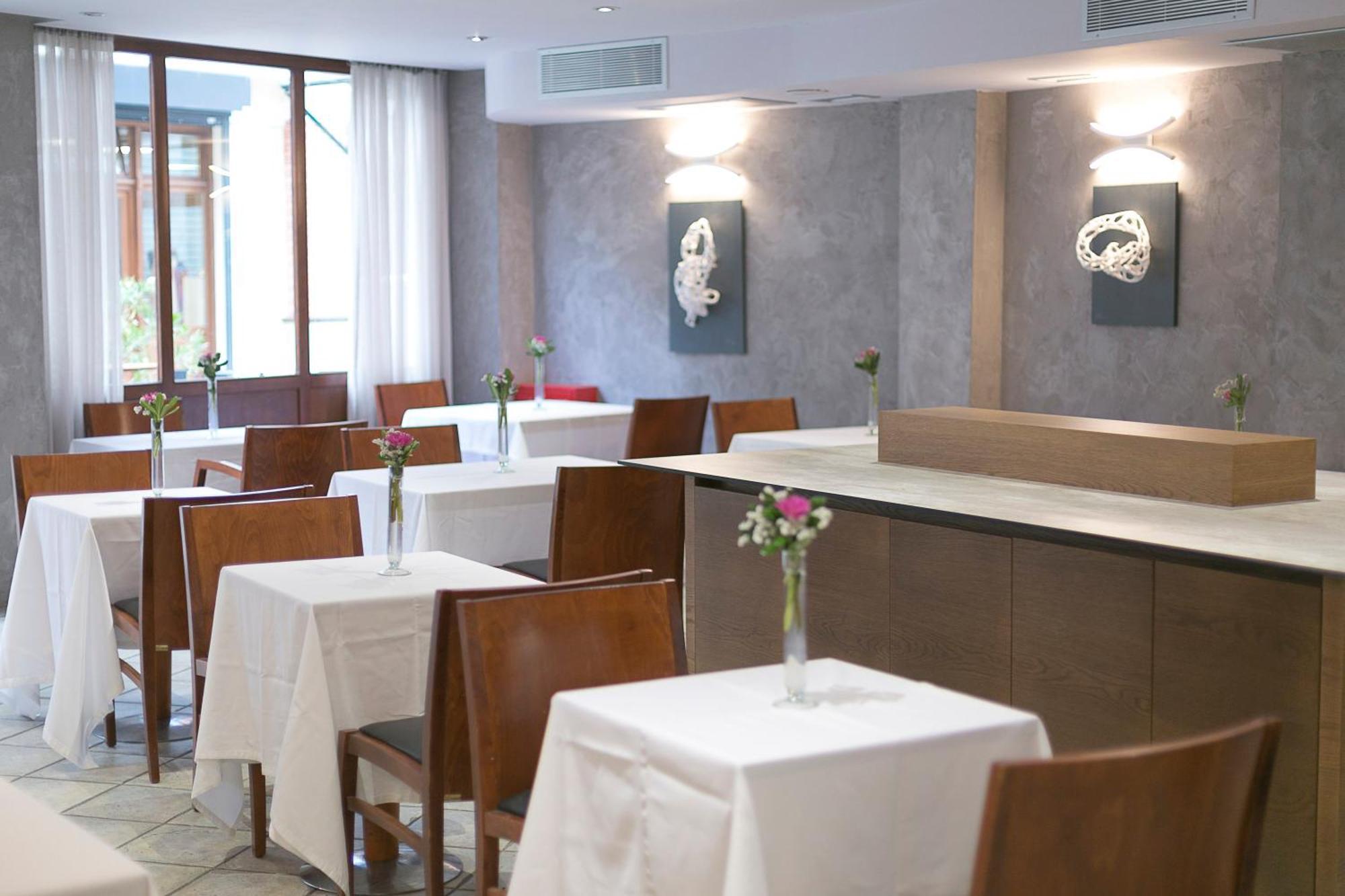 Hotel Plaza Hotel, Philian And